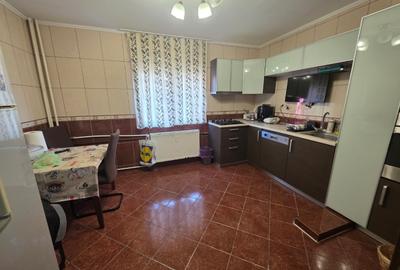 Vitanul nou, chiar pe Foisorului, stradal, bloc reabilitat - 2