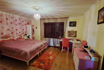 VILA INDIVIDUALA SUPERBA - CU TEREN GENEROS - AMPLASAMENT IDEAL - 50