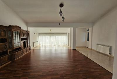 Vila generoasa de inchiriat intr o zona principala a orasului - 10