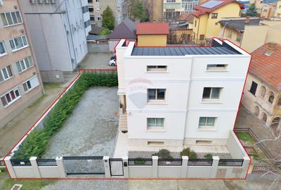 Casă cu 7 camere în Romanilor