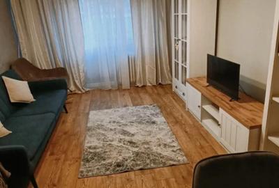 Apartament cu 3 camere decomandat, mobilat în Tineretului