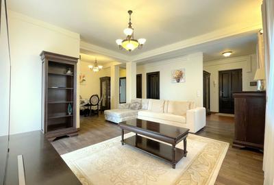 Apartament cu 3 camere semidecomandat, mobilat în Mircea cel Bătrân