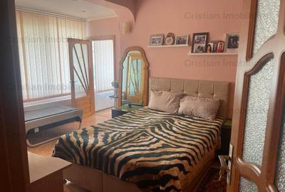 Apartament cu 4 camere semidecomandat în Hipodrom