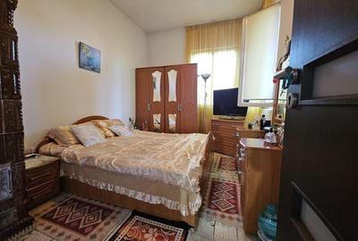 Casa spatioasa de vanzare in centrul satului Racaciuni – teren generos, livada, - 6