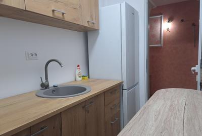 Direct proprietar  Inchiriez  apartament 2 camere  Renovat  Exercitiu - 4