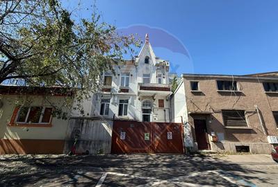 DE ÎNCHIRIAT: Casă/Vilă spațioasă  8 camere  Zona Gara de Nord - 1