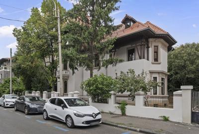 Casă individuală cu 10 camere în Aviatorilor