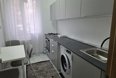 Apartament cu 2 camere semidecomandat, mobilat în Tineretului