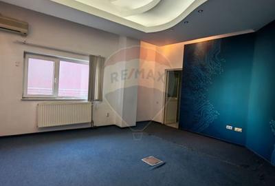Spațiu de birouri de 2,100mp de închiriat - 13