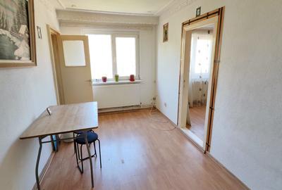 Apartament cu 2 camere semidecomandat în Micro 40