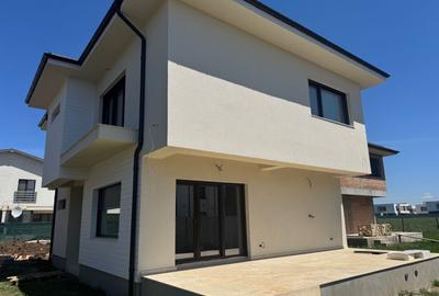 Casă individuală cu 4 camere în Tunari