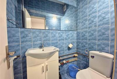 DE INCHIRIAT - 3 CAMERE, CENTRAL, BLOC CU LIFT - 9