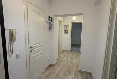 Piata Victoriei -langa Metropolis \ etaj 1 \ nemobilat \ cu centrala proprie - 2