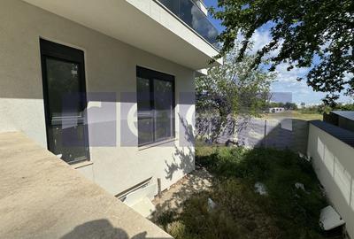 Apartament cu 4 camere în Sisești