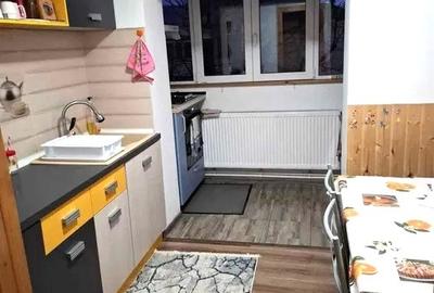 Apartament cu 3 camere decomandat în Sud