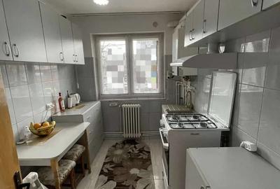 Apartament cu 3 camere , etaj 1/4, zona Podu Ros - 4