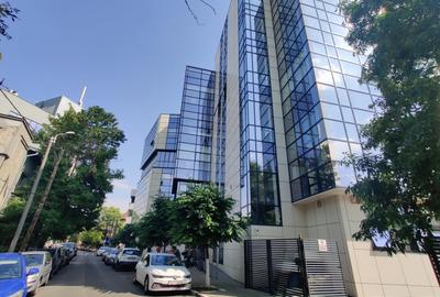 Birou, 360 mp în P-ța Muncii