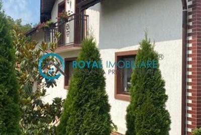 Casă individuală cu 6 camere în Podenii Vechi