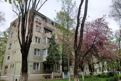 Apartament 2 cam, garaj cu CF, P-ța București. 75 000 E. Comision 0 - 3