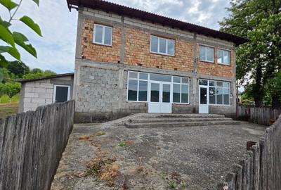 CASA/SPATIU COMERCIAL - GENUNENI - 19