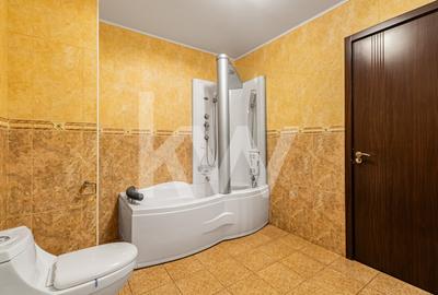 Închiriere apartament 4 camere, acces la parcare cu barieră, strada De Mijloc - 18