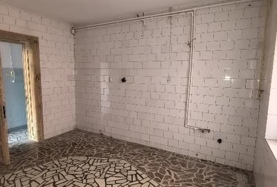 Casă situată Ultracentral având destinația de spatiu comercial cu 3 accese - 13