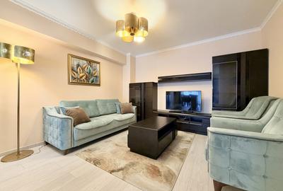 Apartament cu 3 camere semidecomandat, mobilat în Central