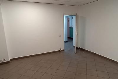 Vanzare apartament 3 cam la parter cu balcon stradal zona Parc Sebastian sect 5 - 11