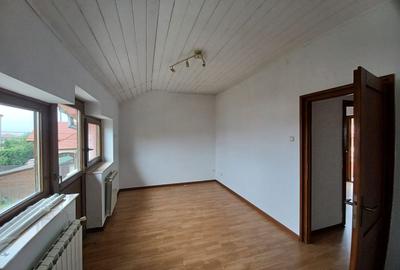 Casa insiruita, 2 dormitoare, garaj, Sanmartin. 120 000 E. Comision 0. - 10