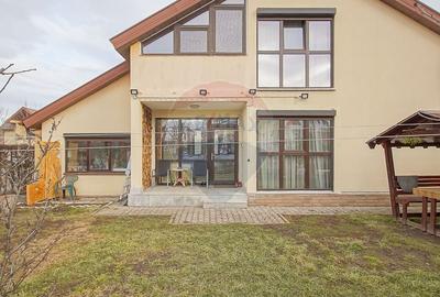Casă / Vilă cu 4 camere de vânzare în zona Tractorul - 24