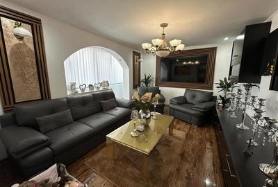 Apartament cu 3 camere decomandat în Moroasa 2