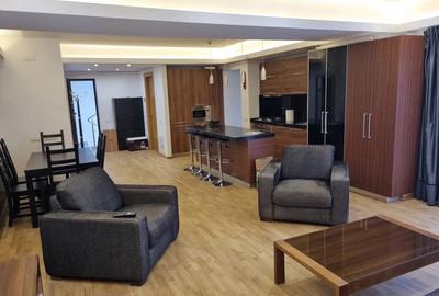 Apartament cu 3 camere decomandat în Polonă