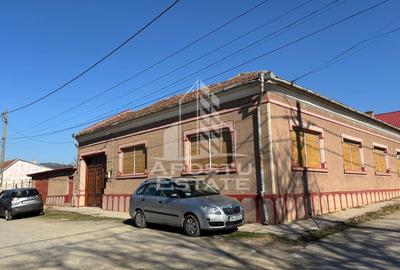 Casă individuală cu 5 camere în Moldova Veche