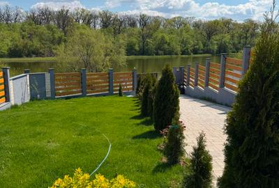 VILA ELEGANTA CU PISCINA INCALZITA SI IESIRE LA LAC - 1