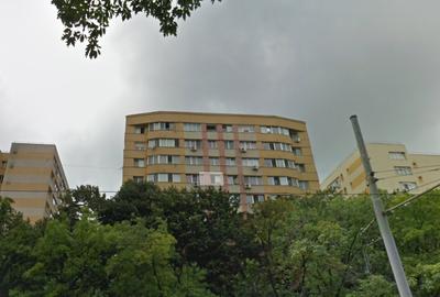 Apartament cu 3 camere semidecomandat în Colentina