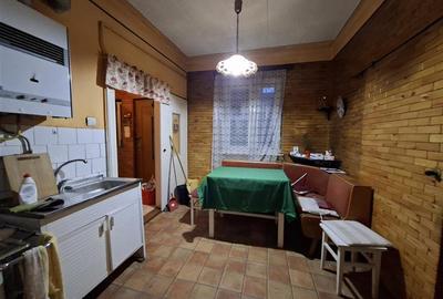 Casa 4 camere pivnita curte individuala Zona Lazaret - 10