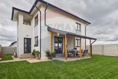 Casă / Vilă cu 4 camere de vânzare - 1