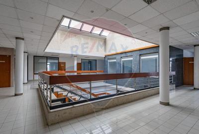 Clădirede închiriat, poziție ultracentrală – ideal clinică/HORECA - 12