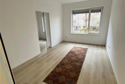 Apartament cu 3 camere semidecomandat în Centrul Civic