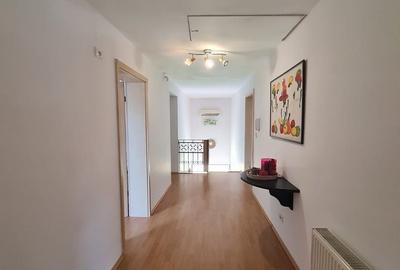 Vila spațioasă și recent renovată în Ghiroda! - 14