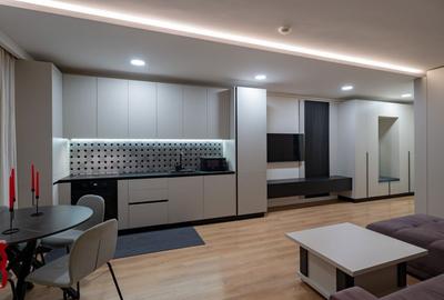 Apartament cu 2 camere semidecomandat, mobilat în Central