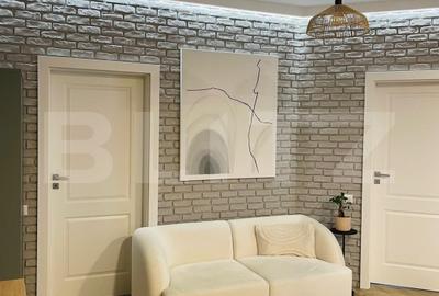 Apartament cu 3 camere semidecomandat, mobilat în Bună Ziua