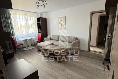Apartament cu 3 camere semidecomandat, mobilat în Ultracentral