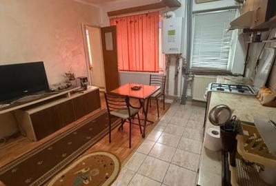Garsonieră decomandată, mobilată în Craiovița Nouă