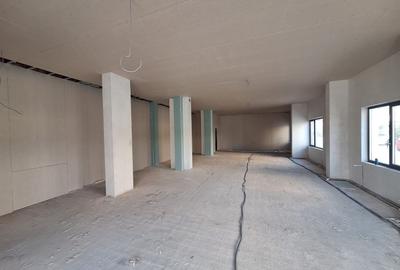 Spatiu Comercial - Bloc Nou - Stradal - 560 mp - 8 parcari - 5