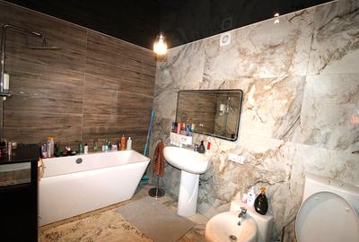 Casa pe strada Lozoveni - 12