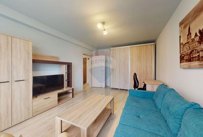 Apartament cu 2 camere decomandat în Tractorul