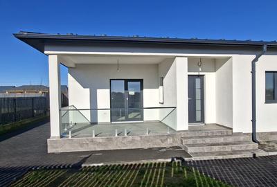 Hemeius-casa noua parter-82 mp - teren 270 mp - apa - curent - gaz - 2