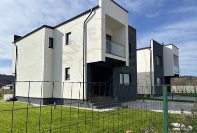 Casa cu 4 camere in Micesti la 10 min de Pitesti si 5 min de Mioveni-Arges! - 1