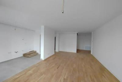 Apartament cu 3 camere decomandat în Sisești